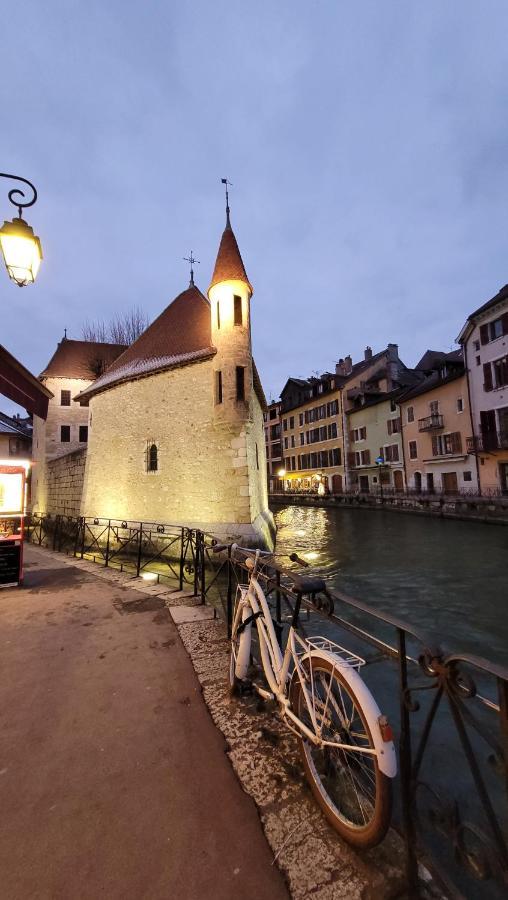 Annecy Lake Central * Annecy