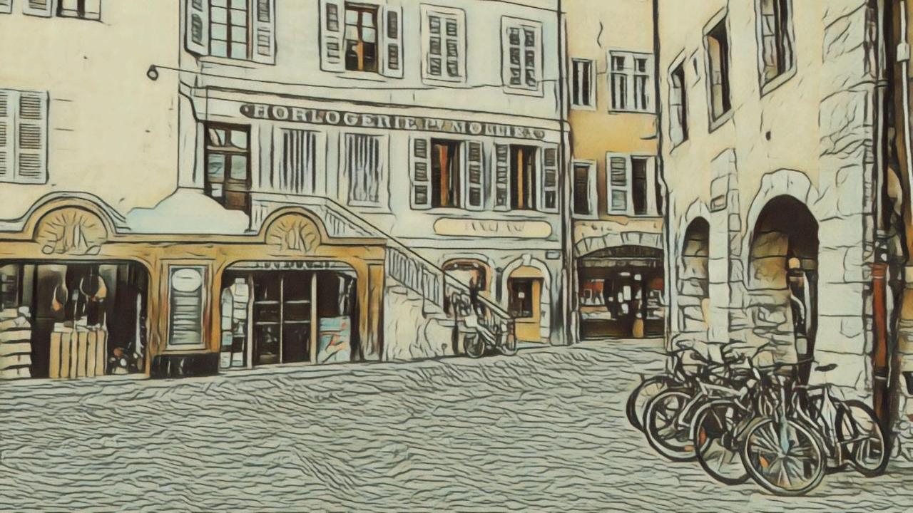 Annecy Lake Central *