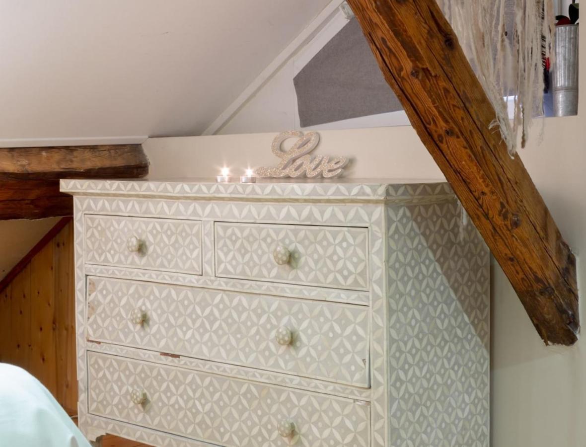 Cocoon, 1 Min Romantique Apartment *