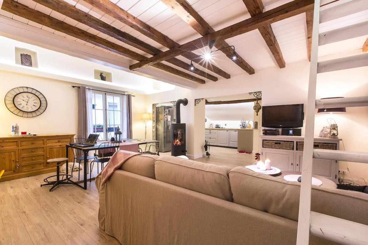 Cocoon, 1 Min Romantique Apartment Annecy