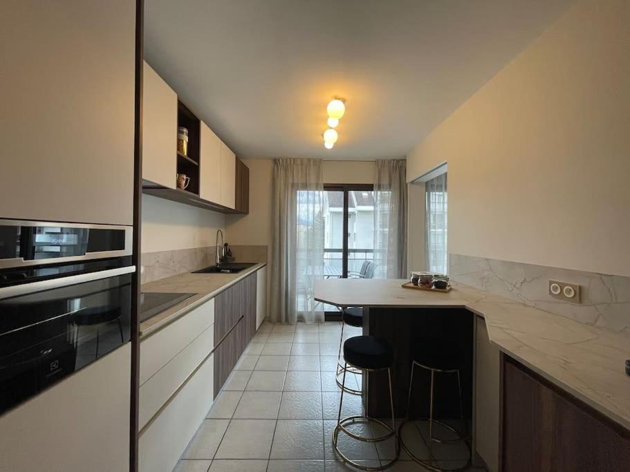 Apartment Le Mont-veyrier, Parking Et Vue Annecy