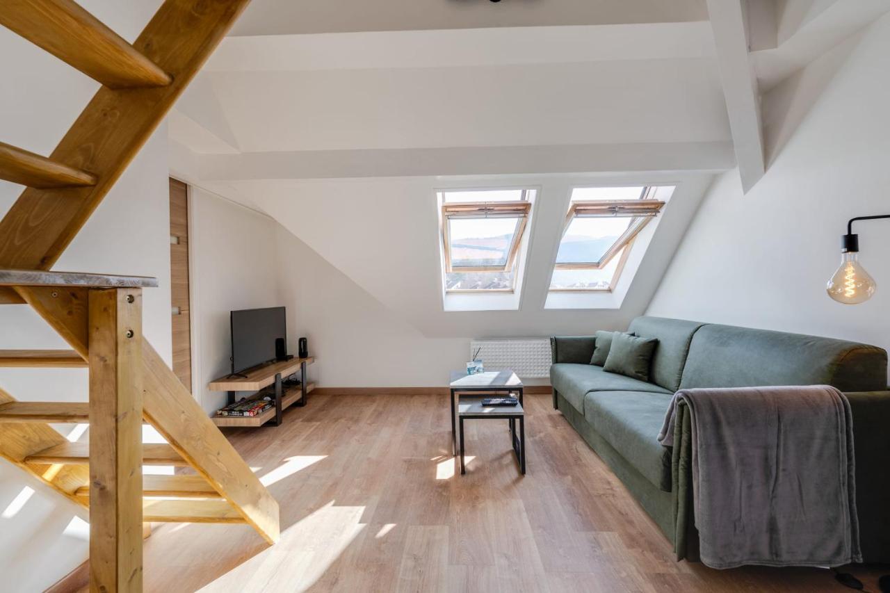 Le Supernova - With Mezzanine In The Heart Of The