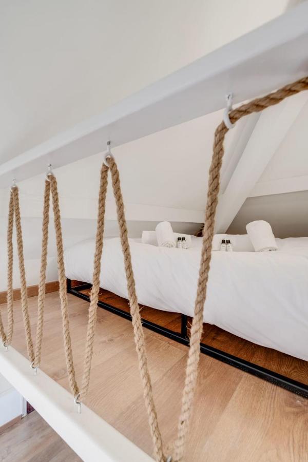 Le Supernova - With Mezzanine In The Heart Of The *