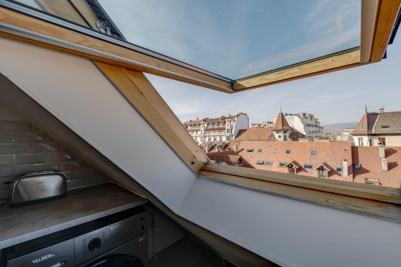 Le Supernova - With Mezzanine In The Heart Of The *