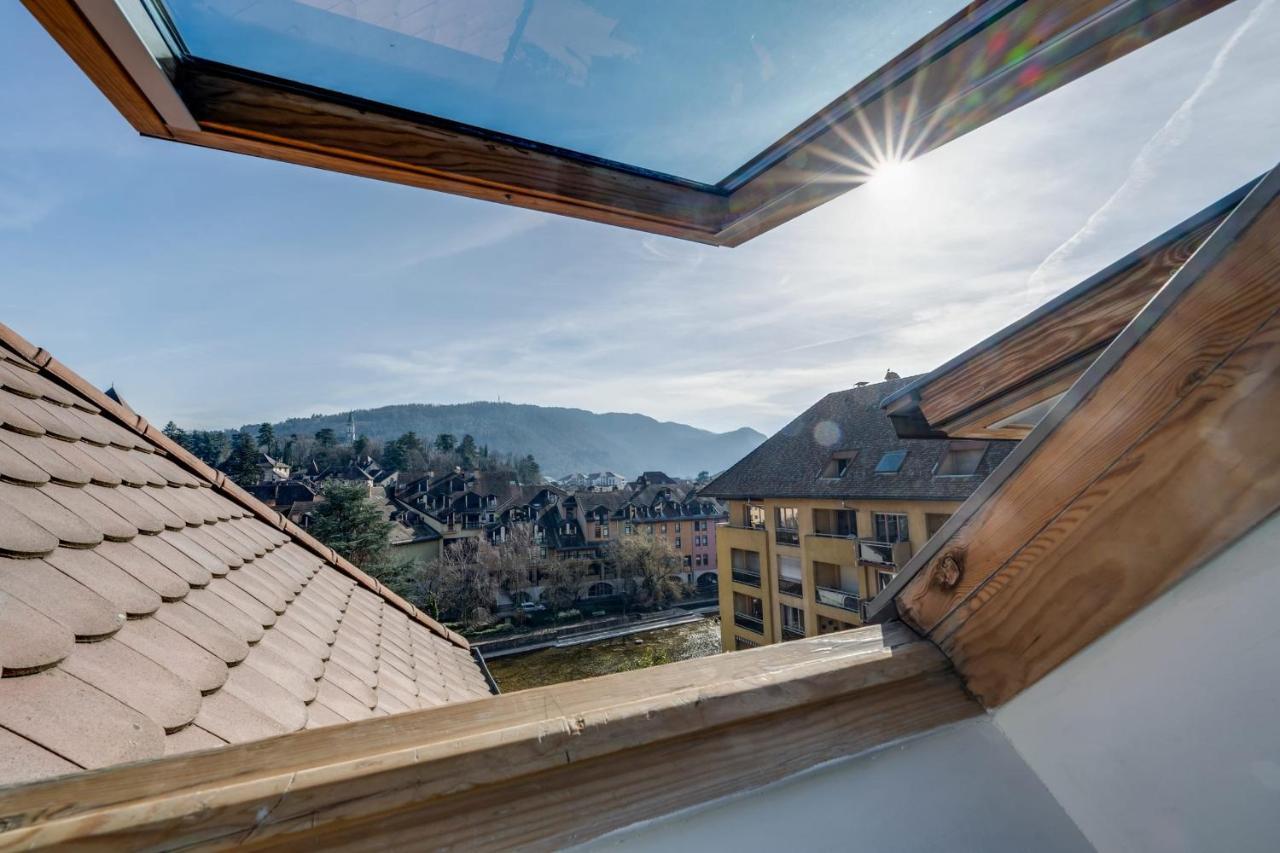 Le Supernova - With Mezzanine In The Heart Of The