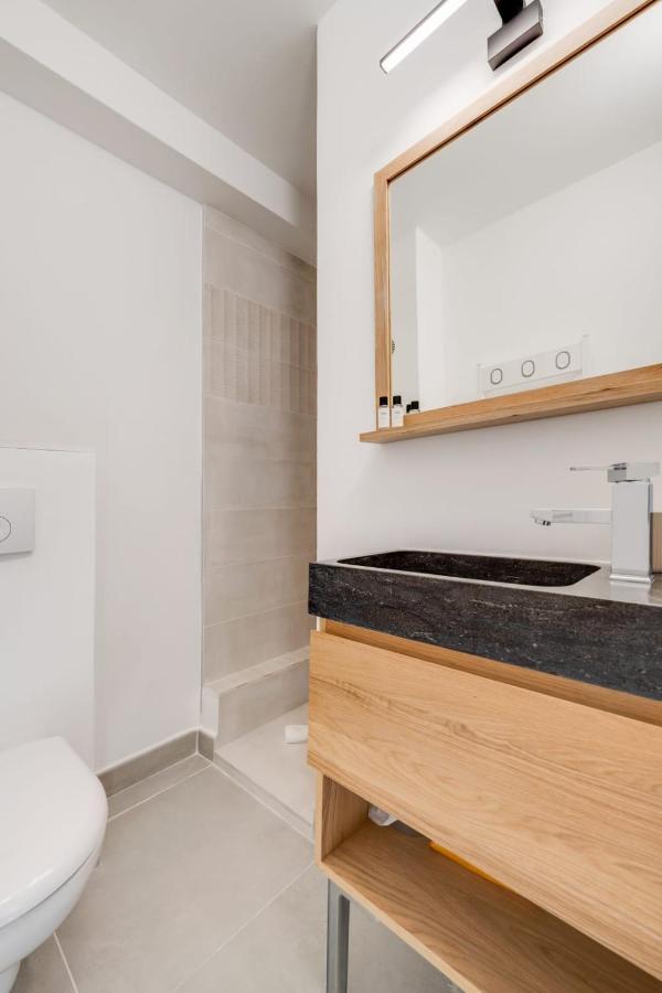Le Supernova - With Mezzanine In The Heart Of The *
