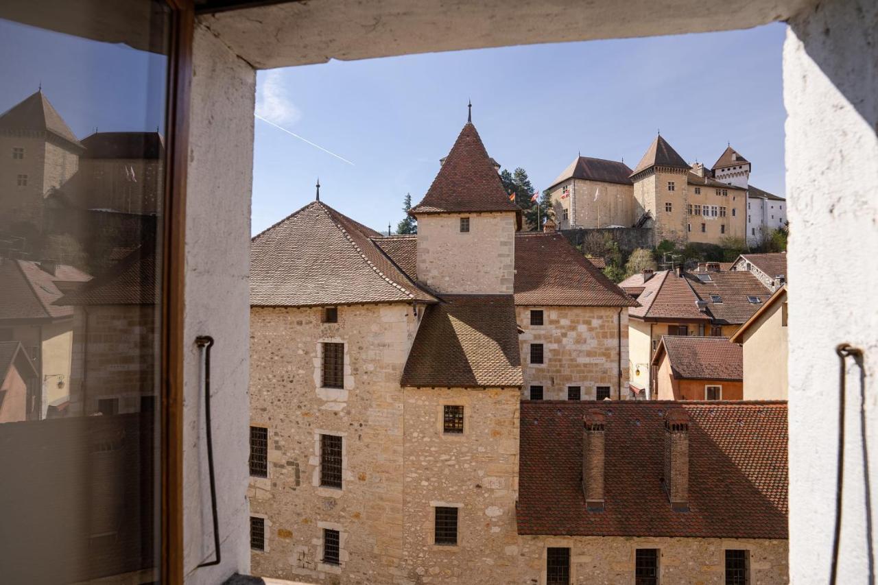 La Du 10 - With View On The Canal And The Castle *
