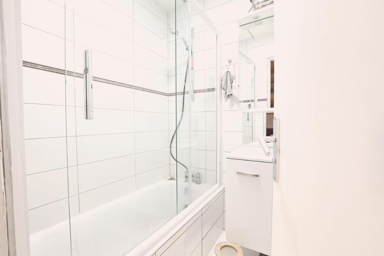Two Bathrooms And Wc, Fireplace, Historical Center Appartement