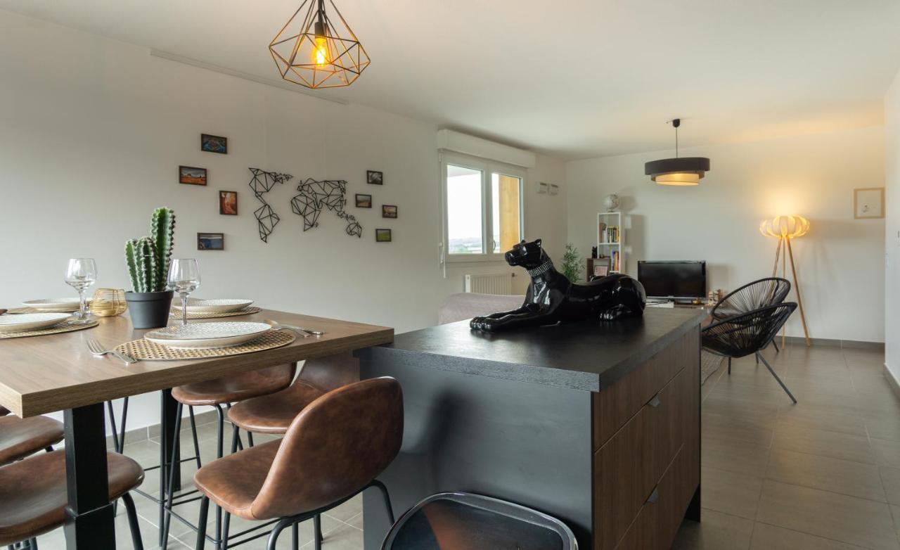 Apartment Minoterie Accueillant T3 Avec Place De Parking Privee *