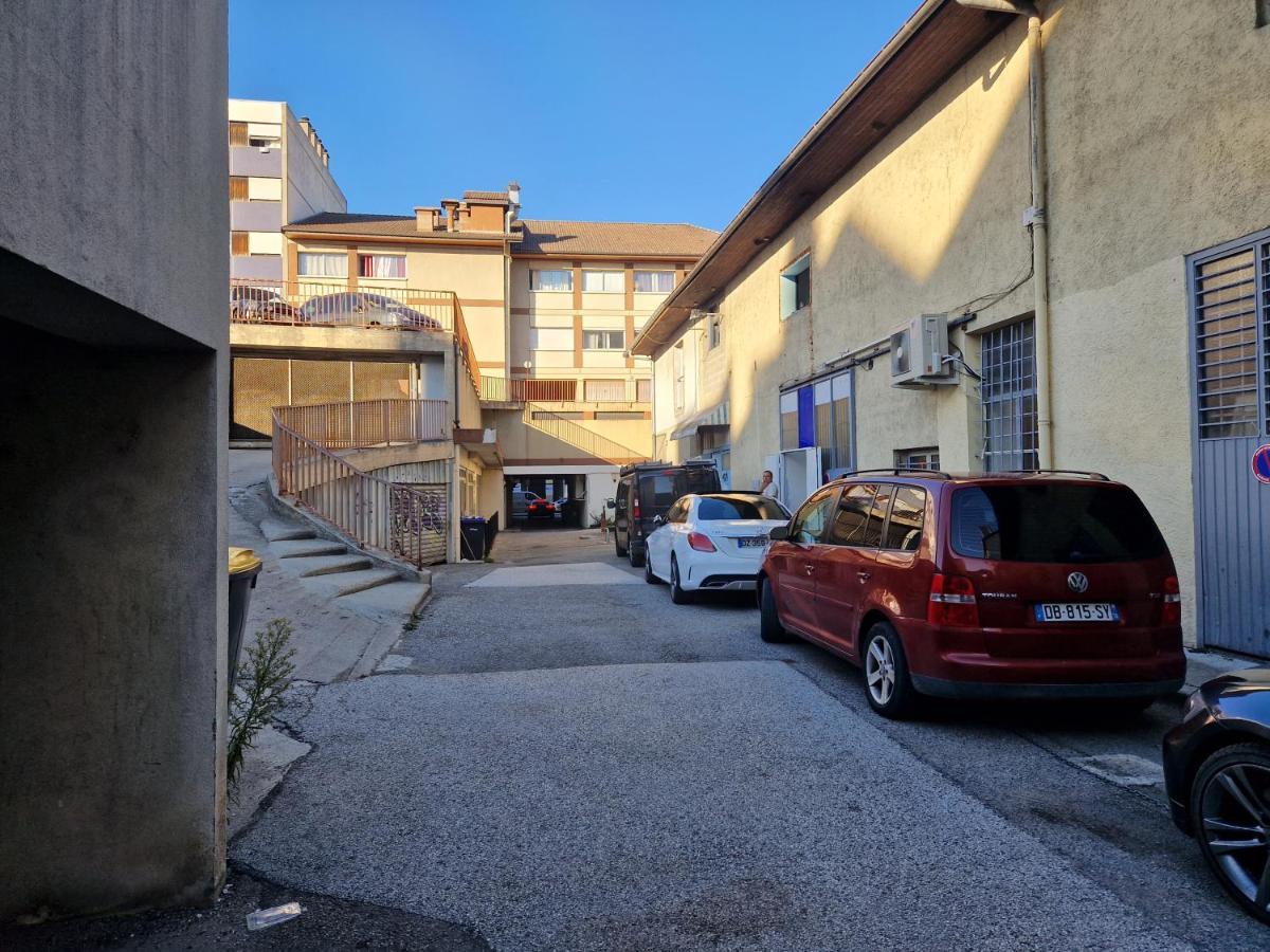 Apartment T2 Refait A Neuf Avec Parking A 1000m Du *