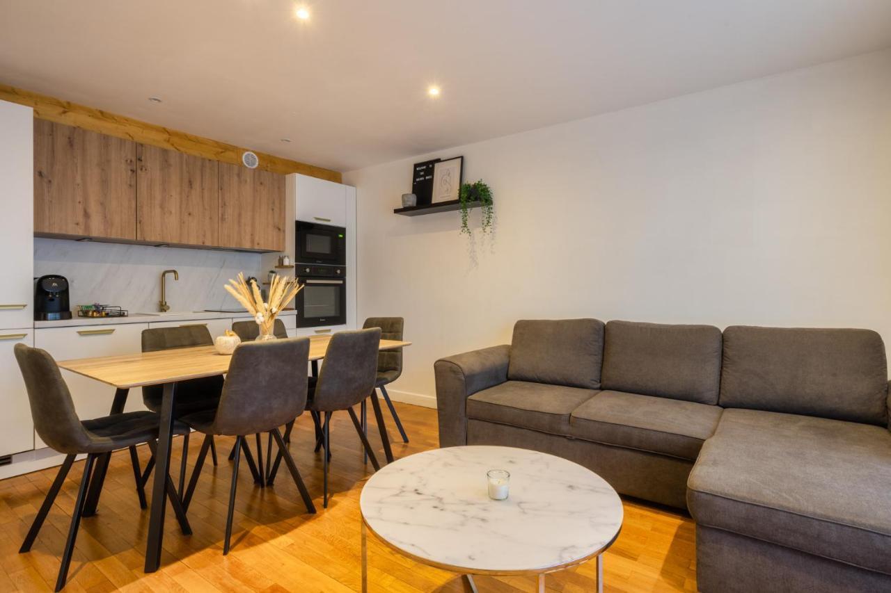 The Golden White, Apartment Annecy