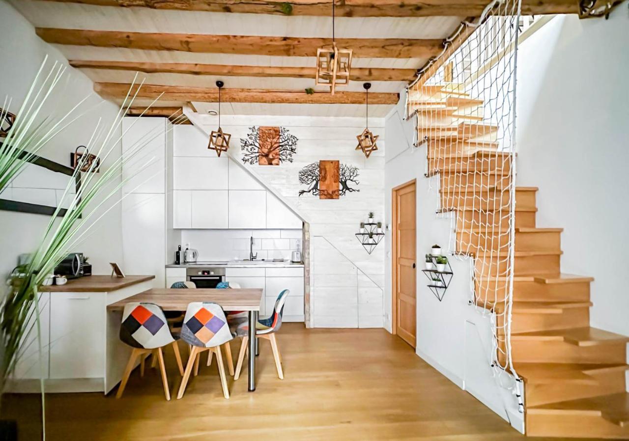 Long Island, Rue Carnot Proche Annecy