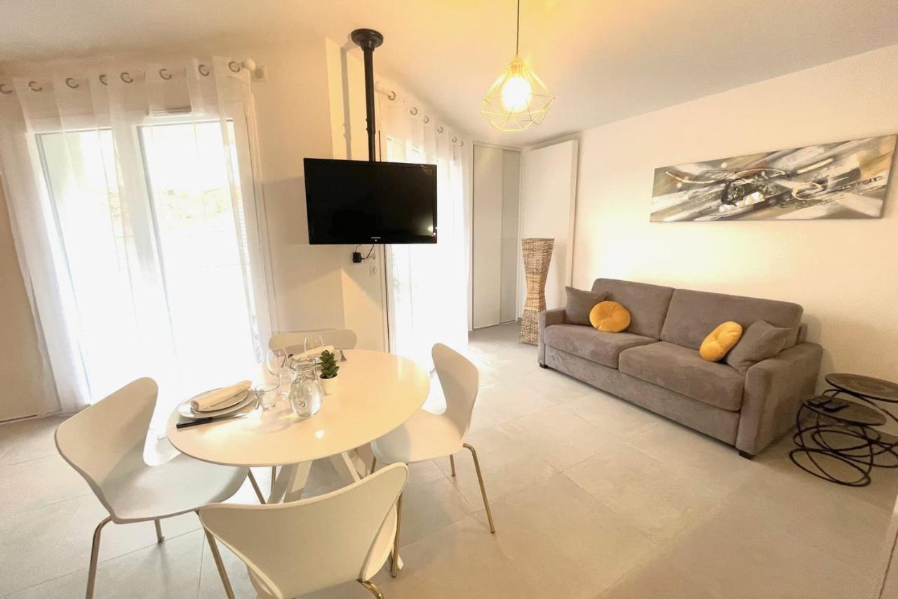 Le Quartz Tresum In A Modern Near The Garage Included Appartement