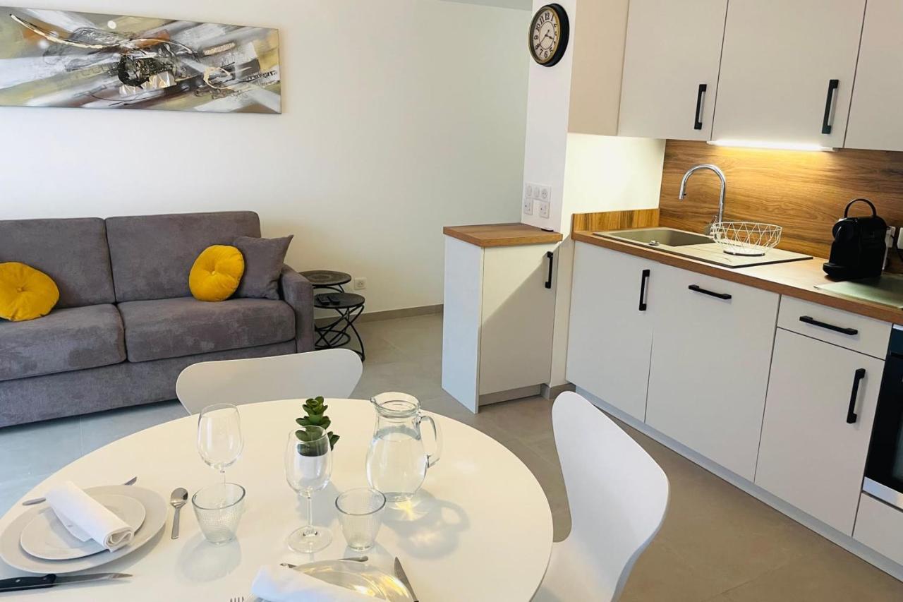 Le Quartz Tresum In A Modern Near The Garage Included Appartement
