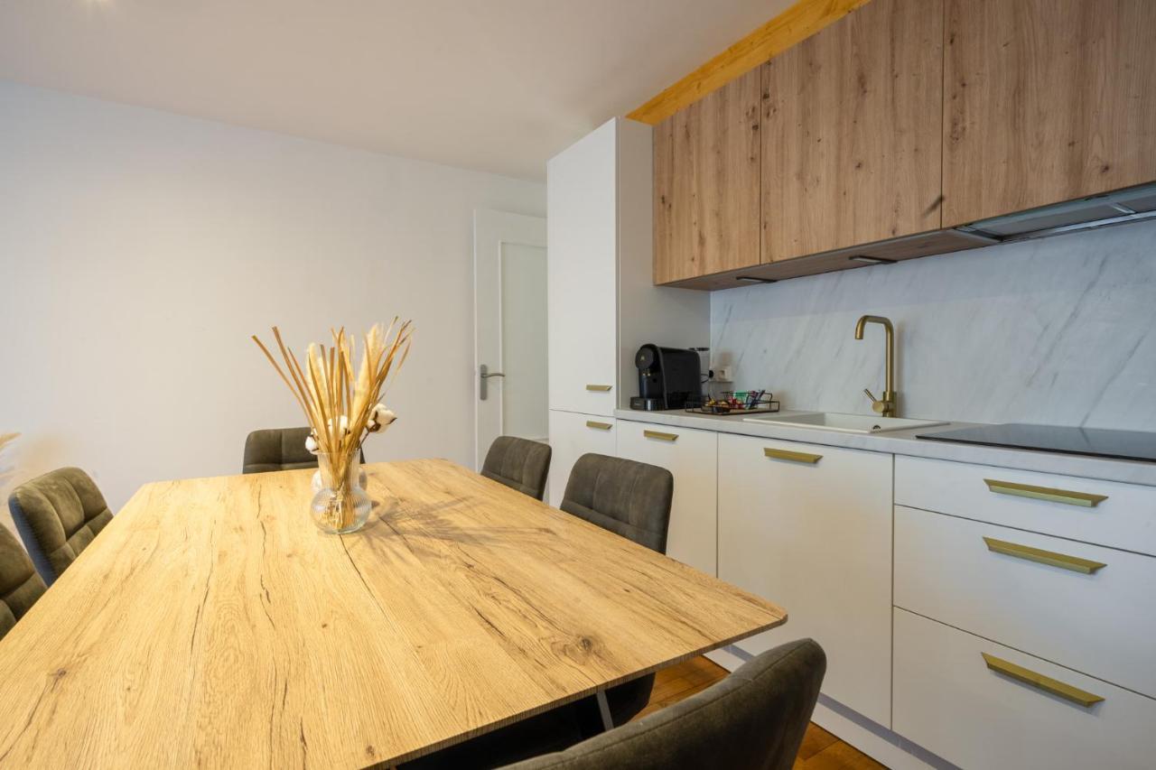 The Golden White, Apartment *
