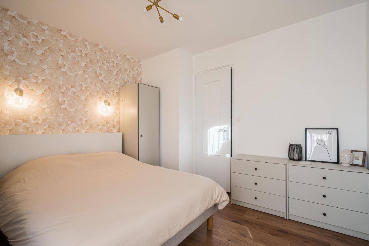 The Golden White, Annecy