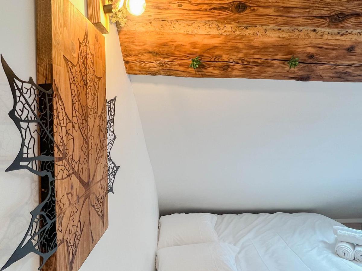 Long Island, Rue Carnot Proche Annecy