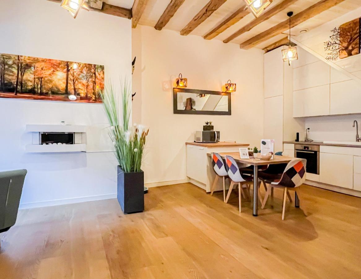 Long Island, Rue Carnot Proche