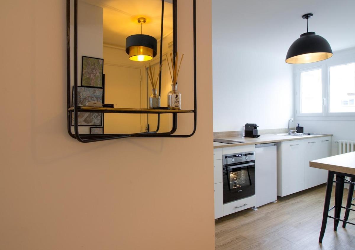Golden Blue Jacuzzi Apartment
