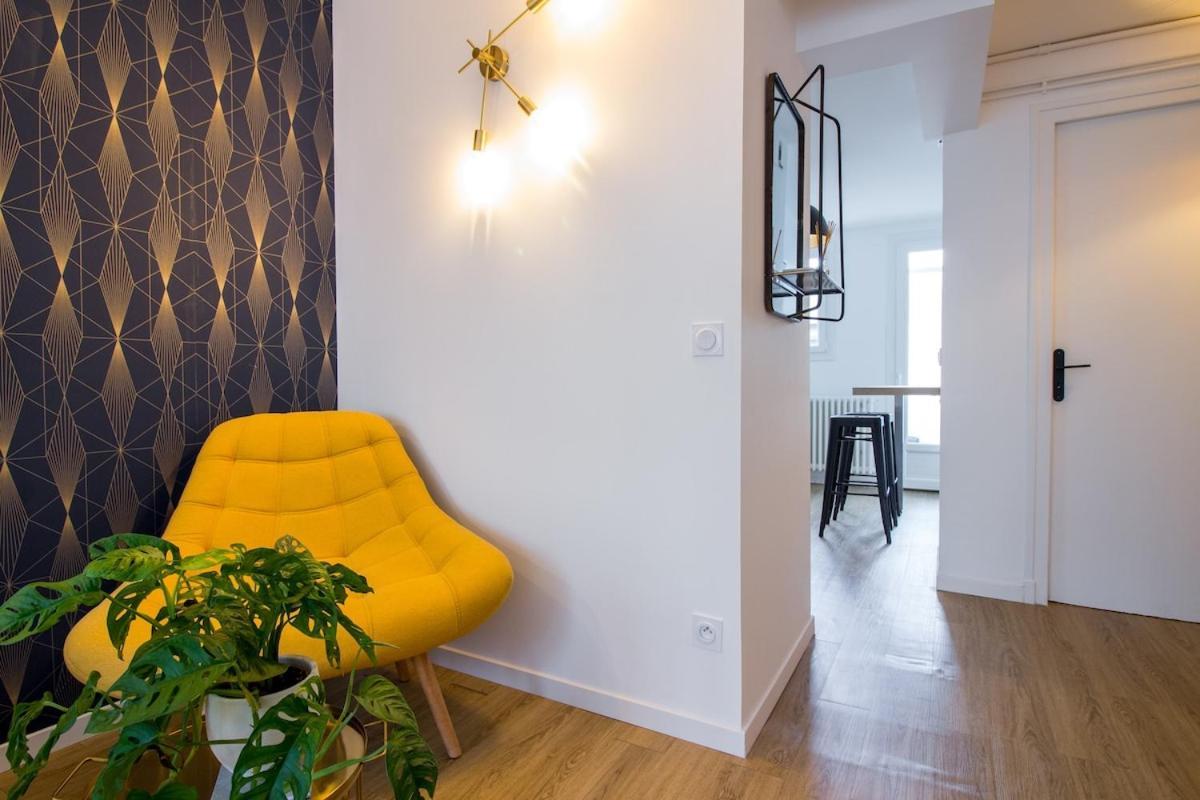 Golden Blue Jacuzzi Apartment