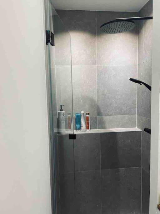3 - Centre A 50 M Du Lac, Parking Prive Gratuit, Classe 3 Etoiles Apartment