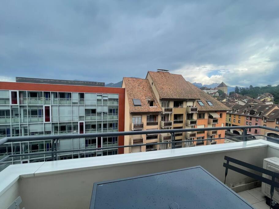 Lachenal, Centre, Balcon Avec Vue Chateau *