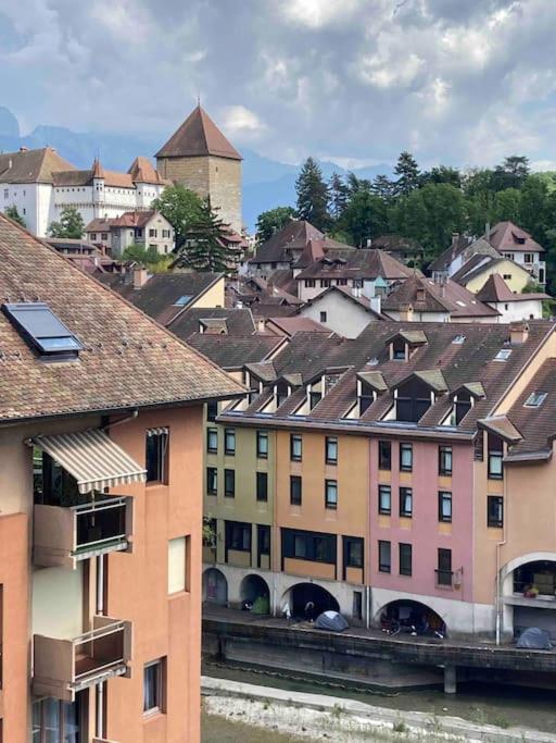 Lachenal, Centre, Balcon Avec Vue Chateau