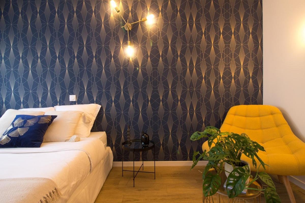 Apartment Golden Blue Jacuzzi