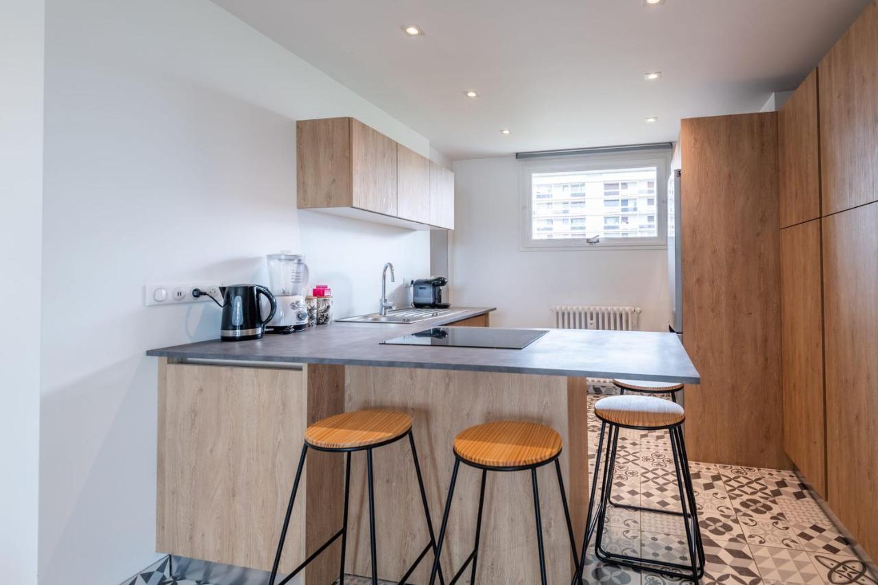 Apartment Beautiful 5 Minutes From The *