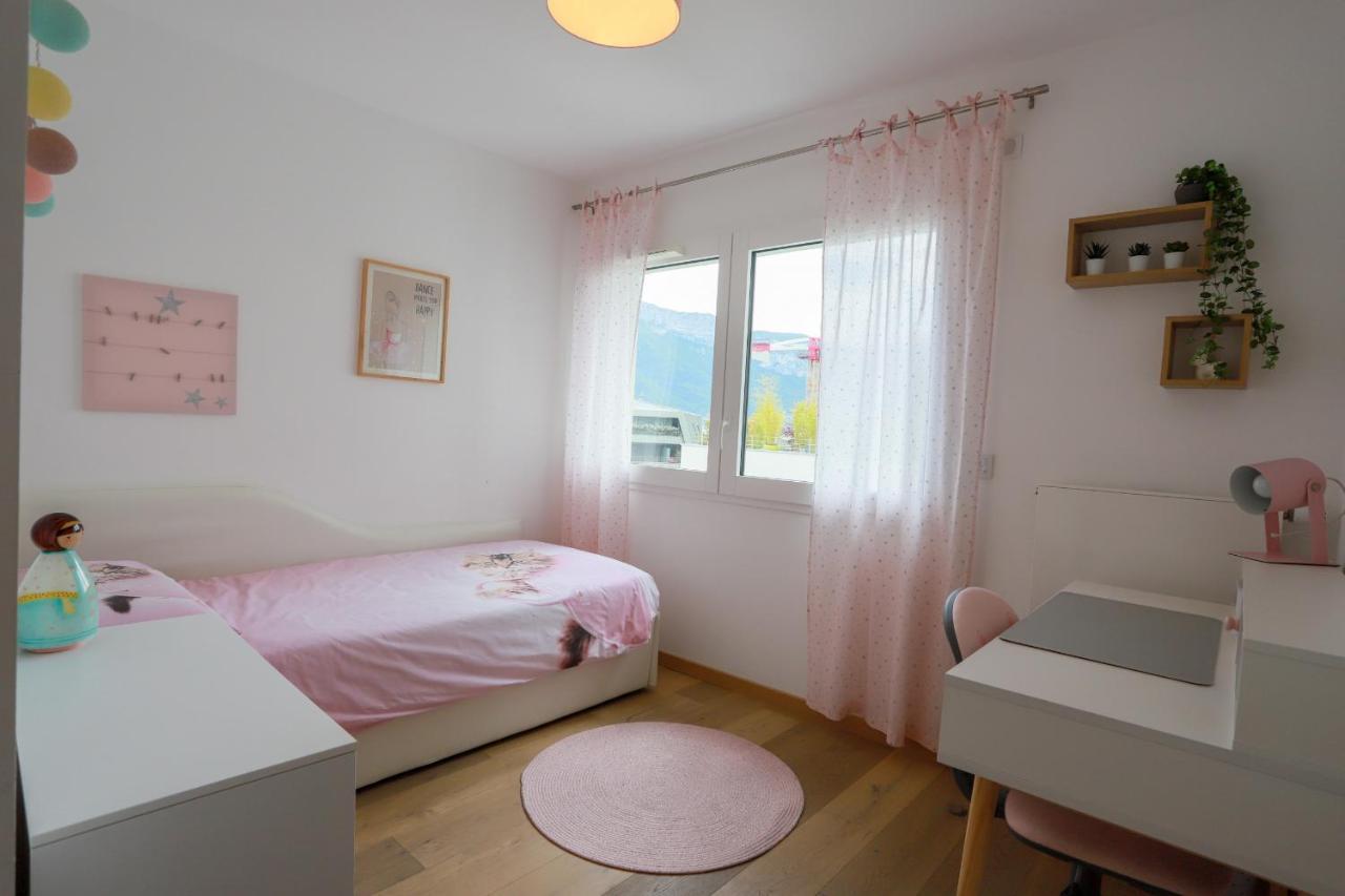 Apartment Le Bleu Du Lac: Lakeside Serenity With Private Parking *