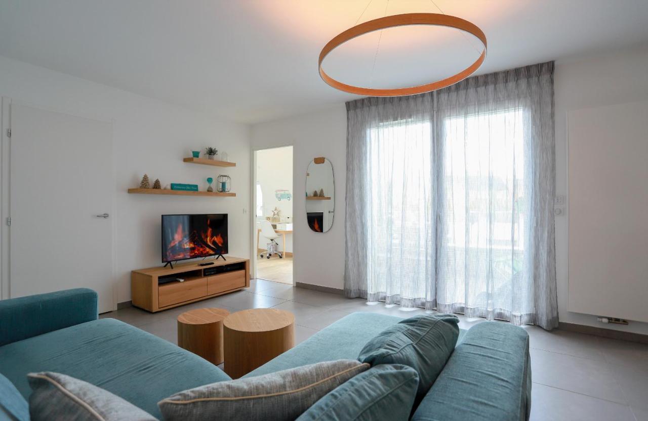 Le Bleu Du Lac: Lakeside Serenity With Private Parking Apartment