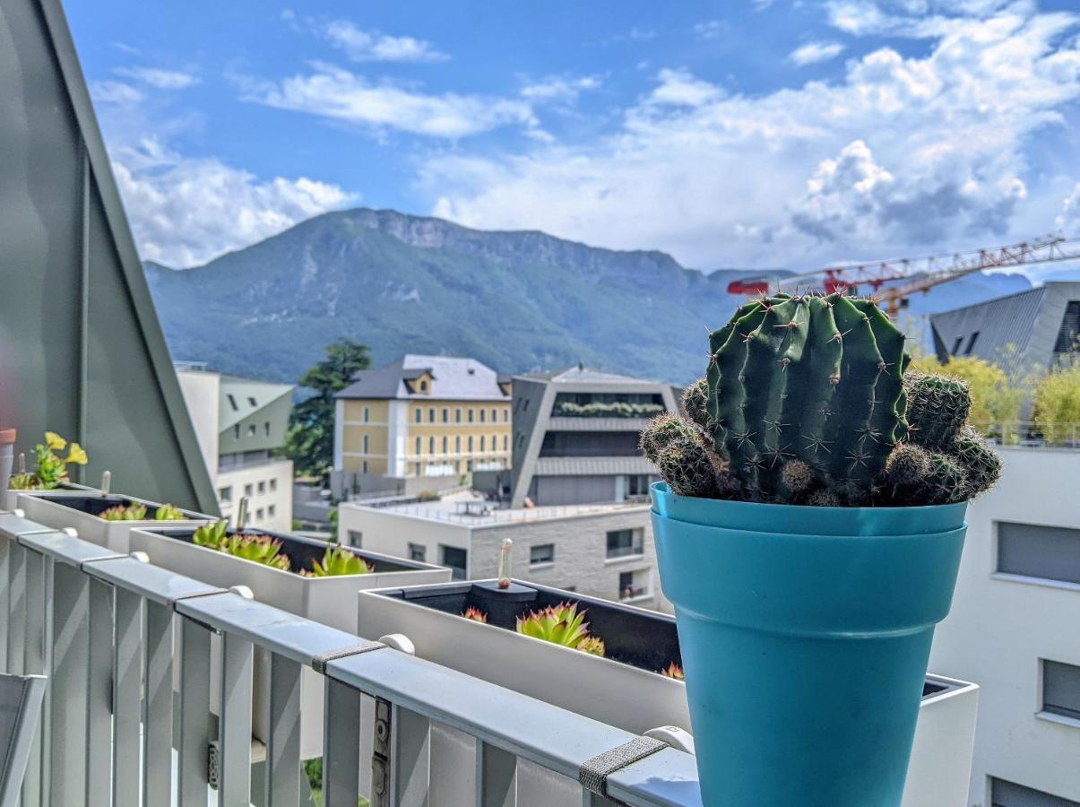 Apartment Le Bleu Du Lac: Lakeside Serenity With Private Parking Annecy
