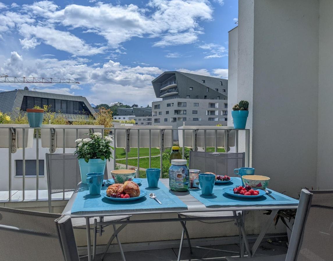 Apartment Le Bleu Du Lac: Lakeside Serenity With Private Parking