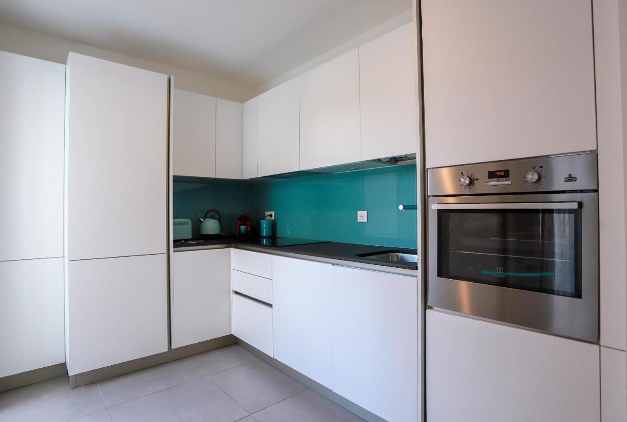 Le Bleu Du Lac: Lakeside Serenity With Private Parking
