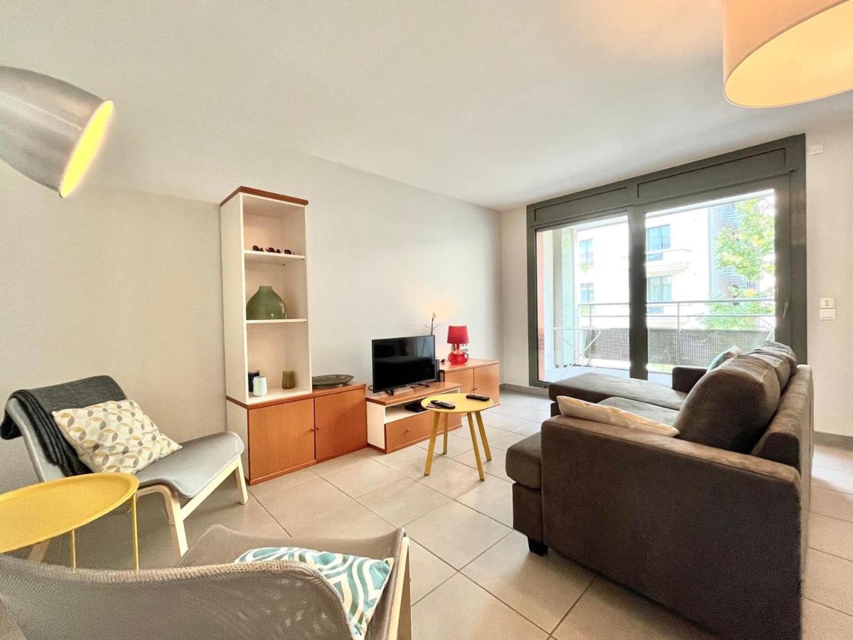 Apartment 3 Pieces Renove Avec Balcon, Ascenseur Et Garage En Plein Centre D'annecy - Fr-1-432-85 *