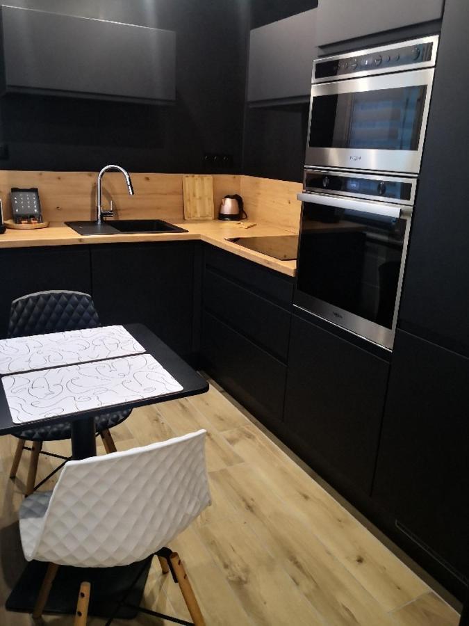 Apartment Moderne, Place Parking Prive, Emplacement Ideal A 100 M Du Lac.