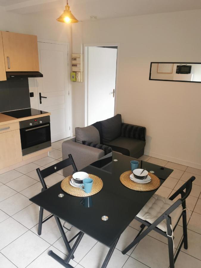 A 1 Minute Du Apartment *