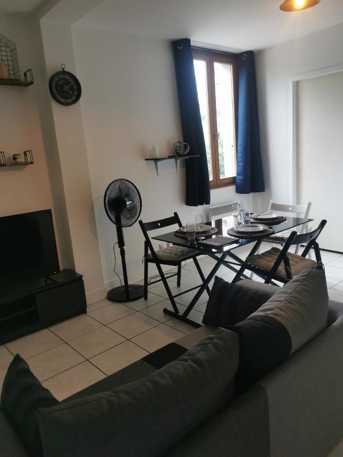 A 1 Minute Du Apartment