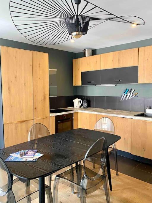 La Perle Du Thiou - T3 Au Centre D'annecy Avec Parking Prive Appartement