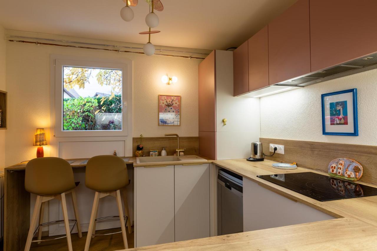 Maison Mitoyenne Proche Holiday home *