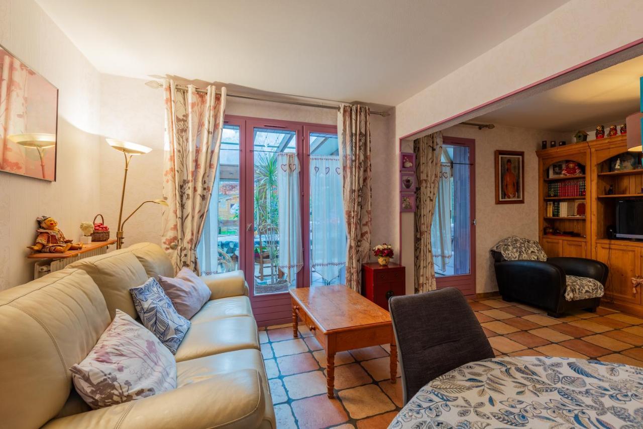 Maison Mitoyenne Proche Holiday home *