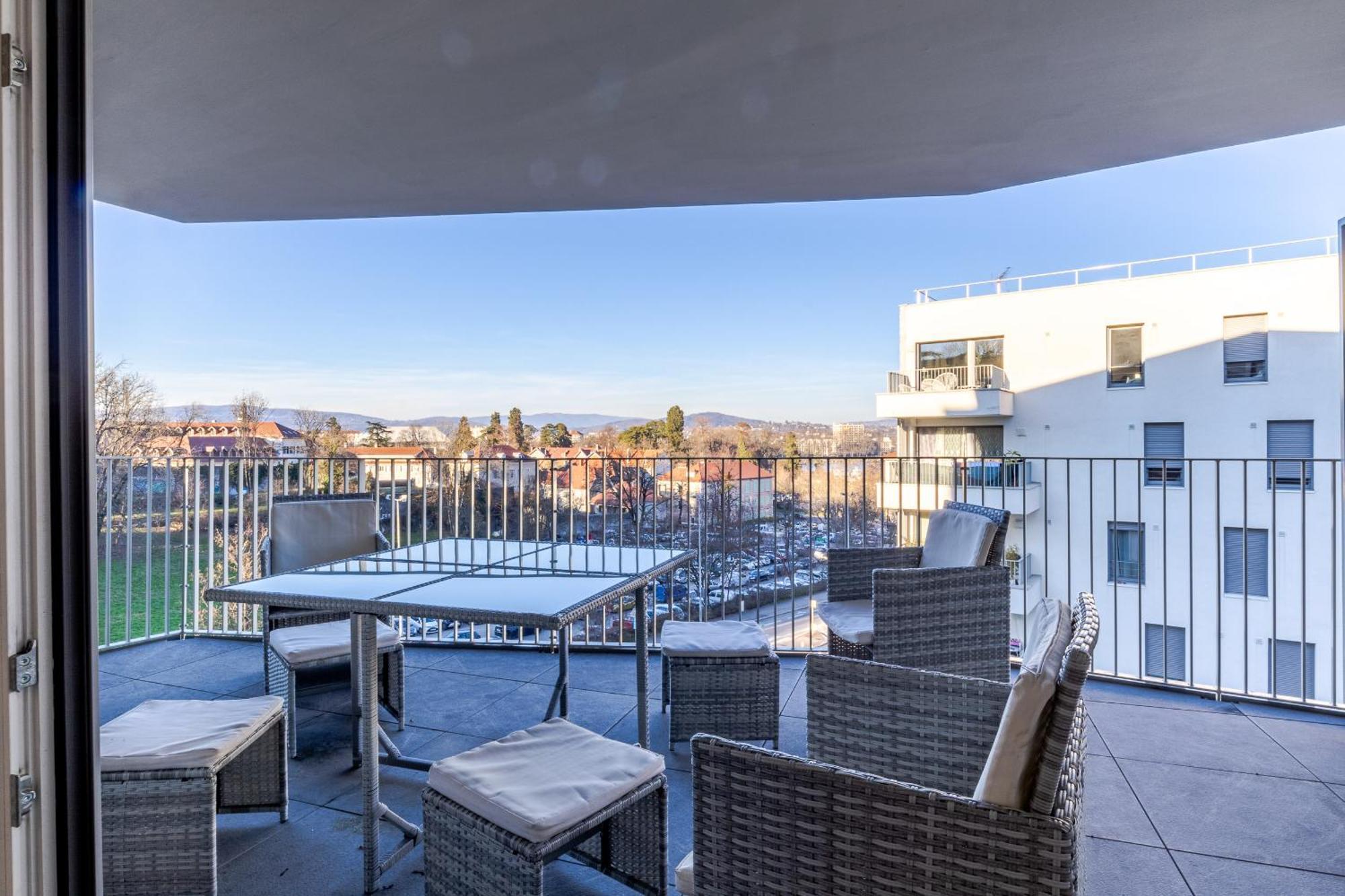Apartment La Plume Vue 3 Etoiles - Garage Prive, Secteur Recherche, Moderne & Equipe, 6 Personnes *