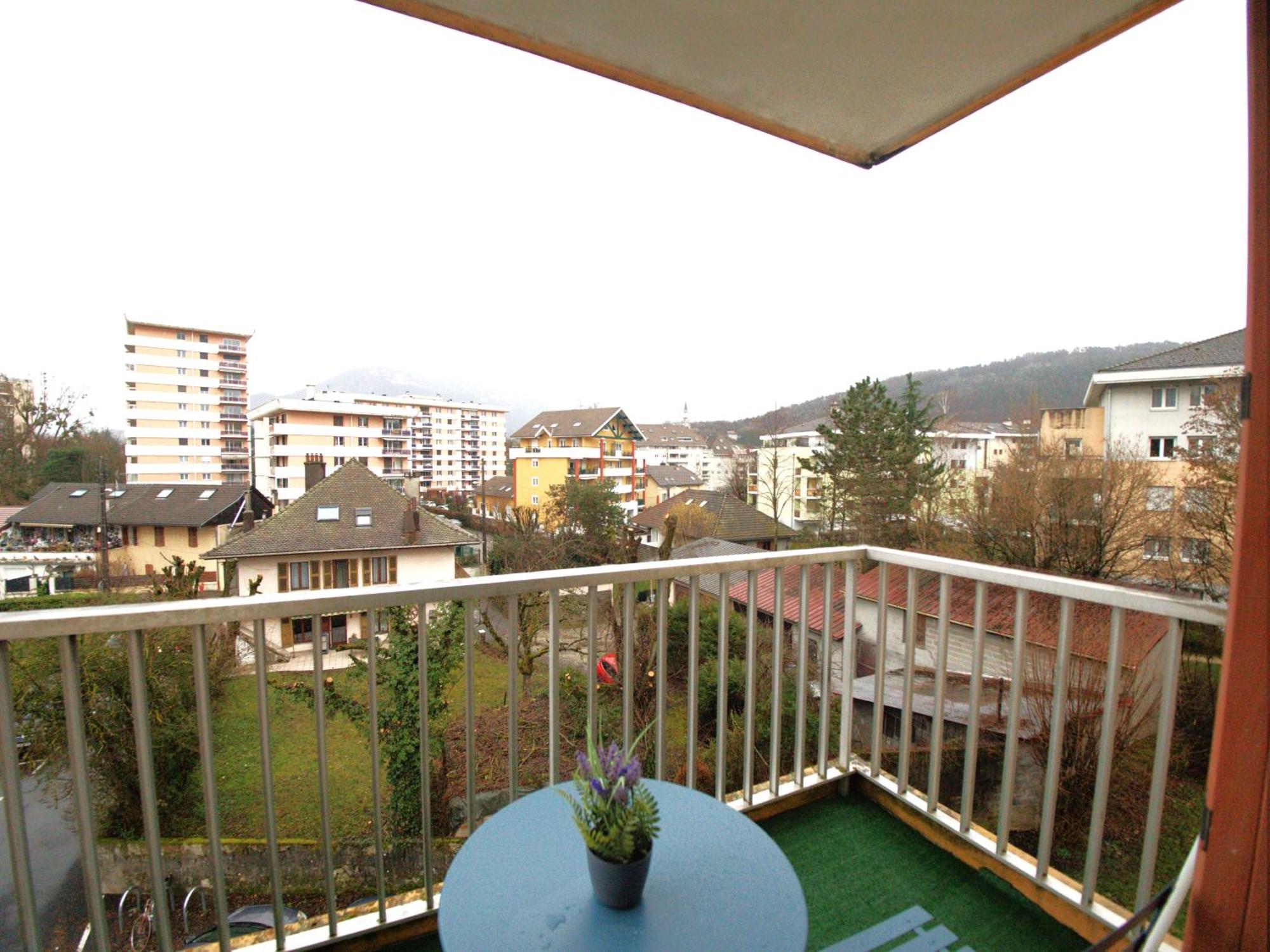Apartment Paradise Near Downtown & Free Parking - Local Bike