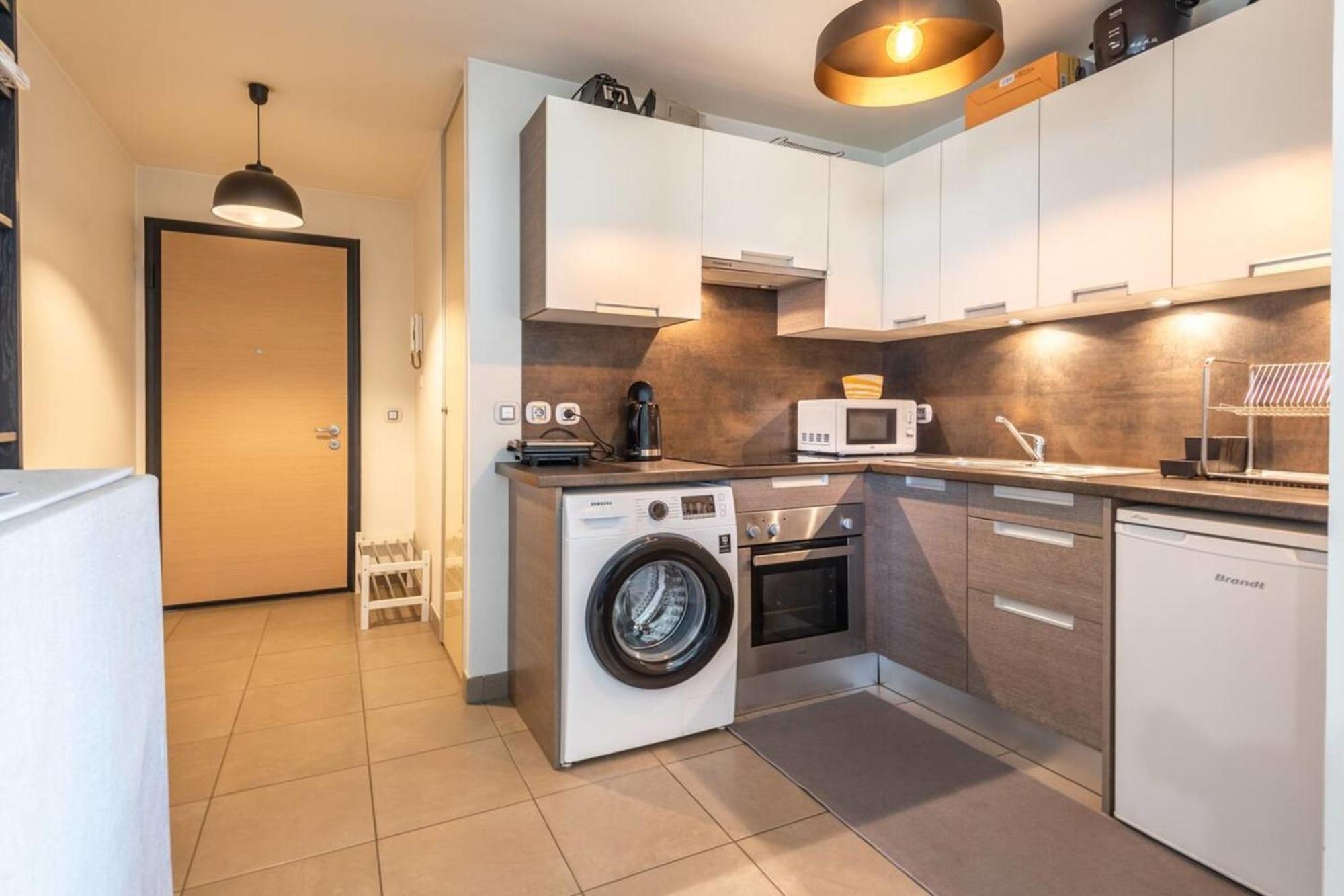 Viraya - Comfortable Flat A Stone's Throw From The Apartment *