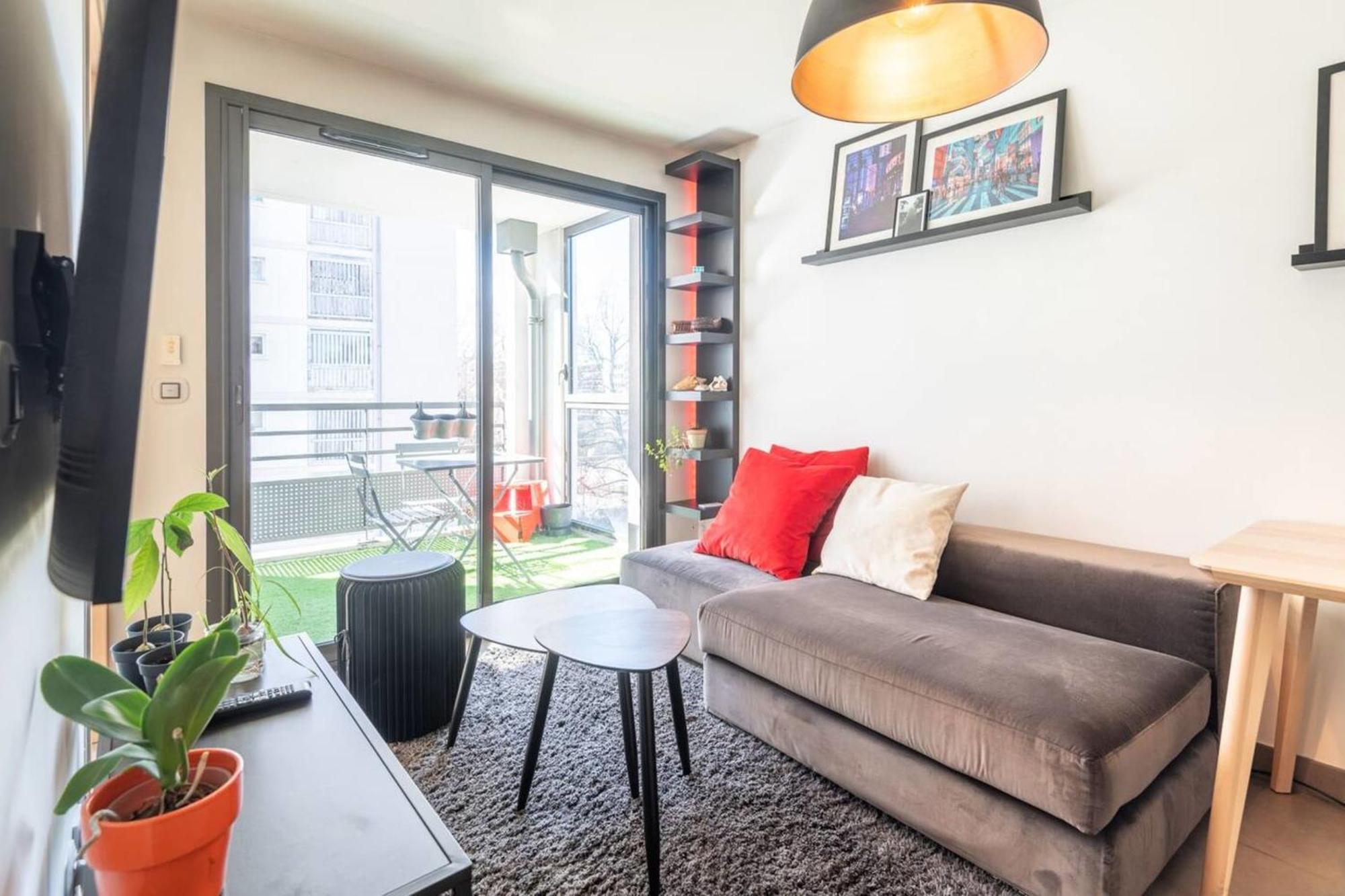 Apartment Viraya - Comfortable Flat A Stone's Throw From The *