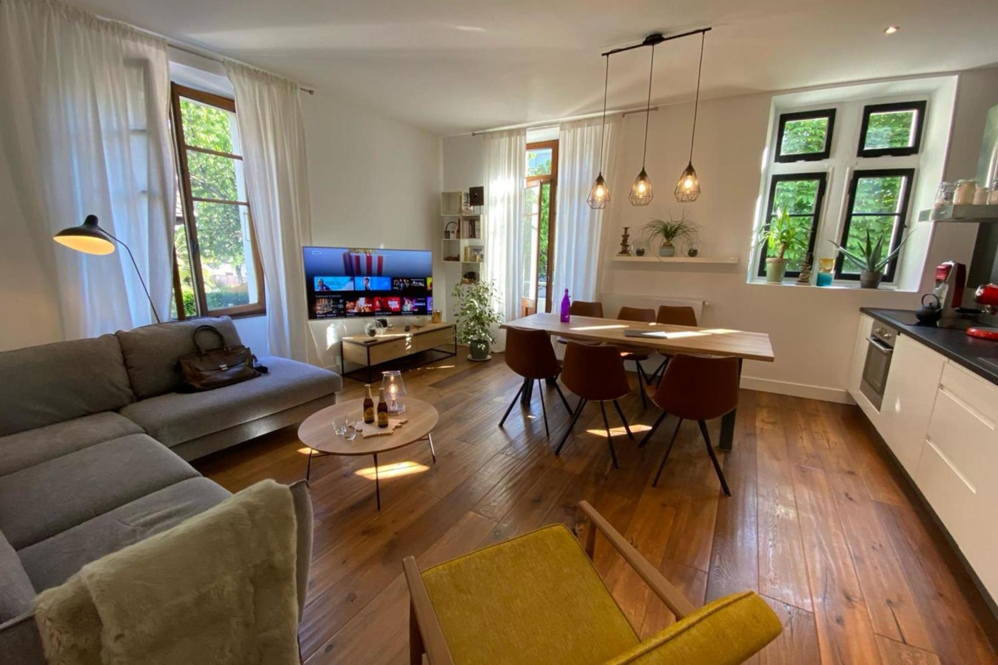 Apartment Gabriel - Comfortable Flat A Stone's Throw From The