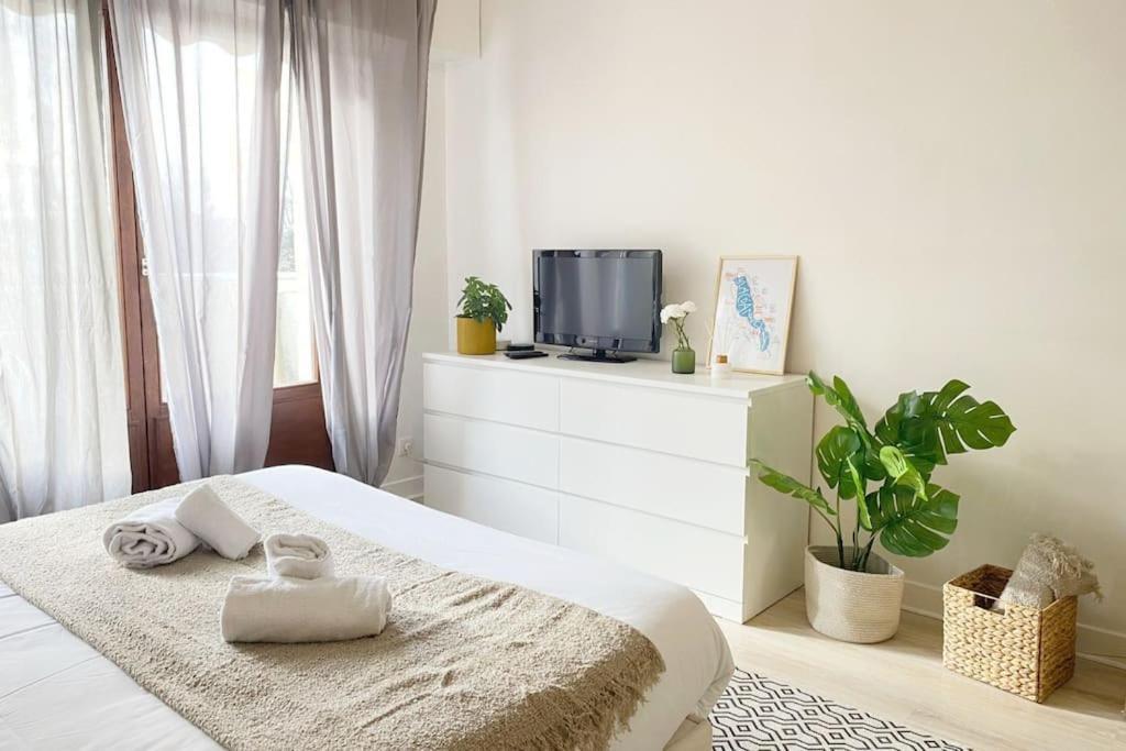Le Syrme • 450m De La Plage, Balcon & Parking *