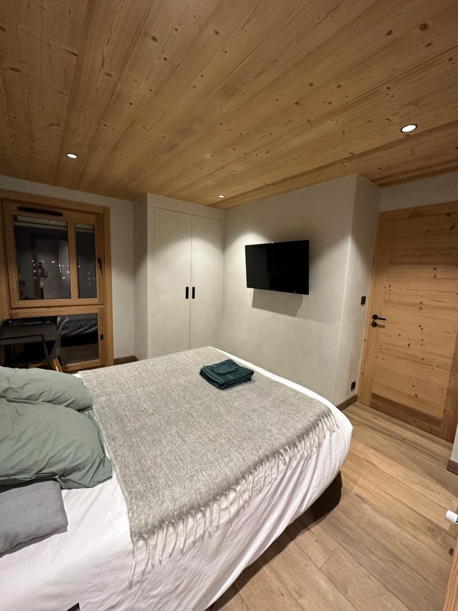 Luxueux T4 - Lac 5 Min - Parkings Privatifs - Vue Lac Et Montagne *