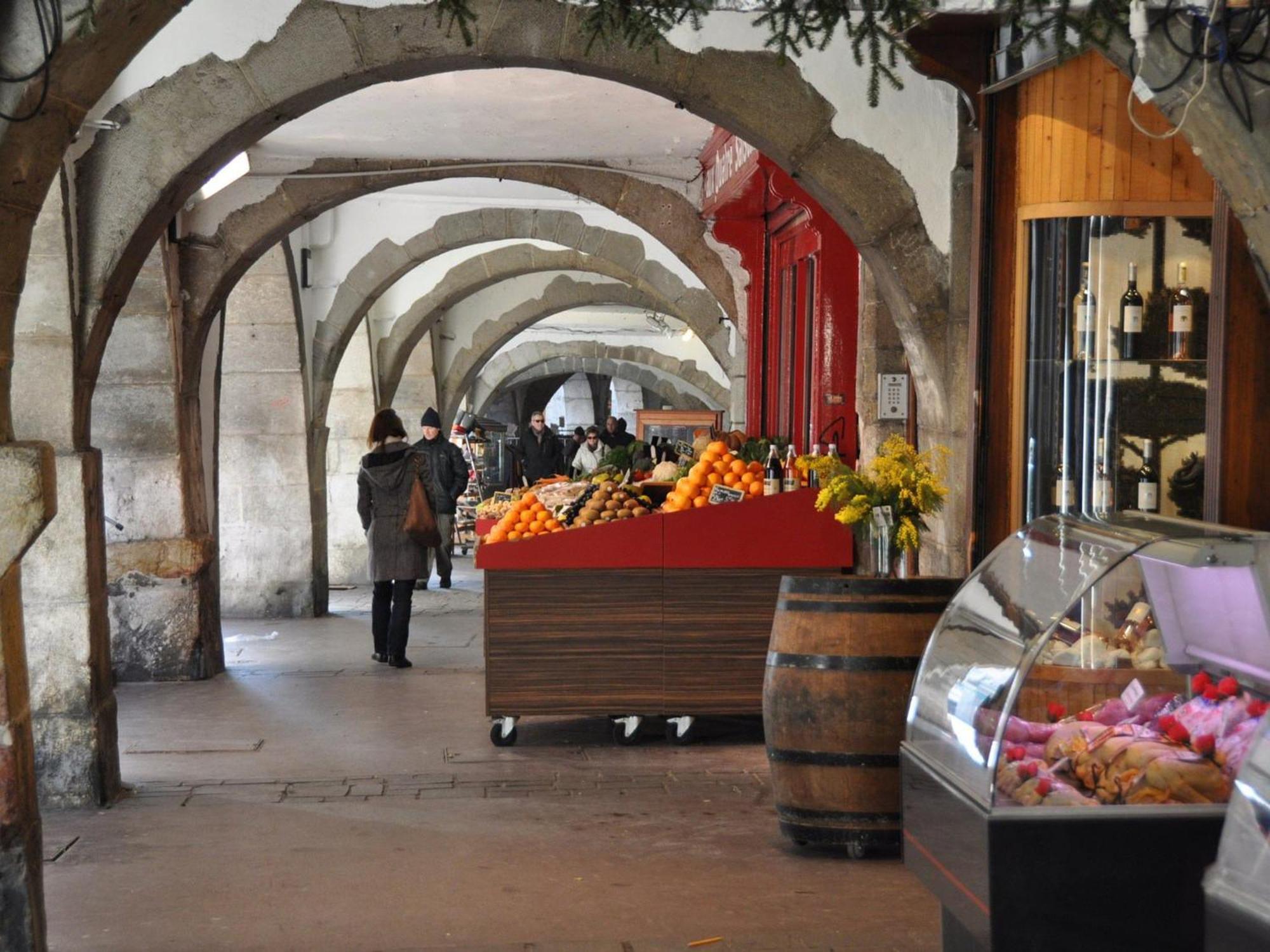 Centre Avec Parking Prive, Proche Et Commerces - Fr-1-432-41 *