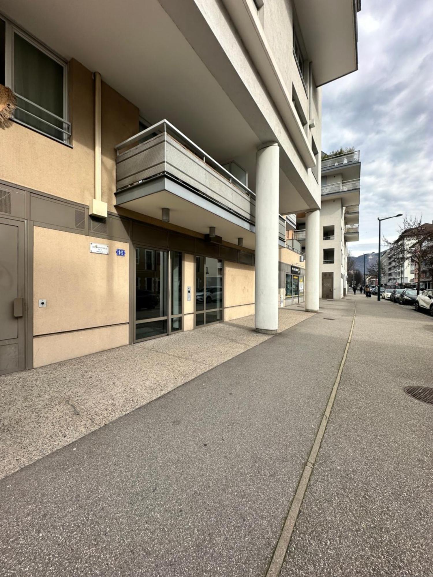 Gare Apartment